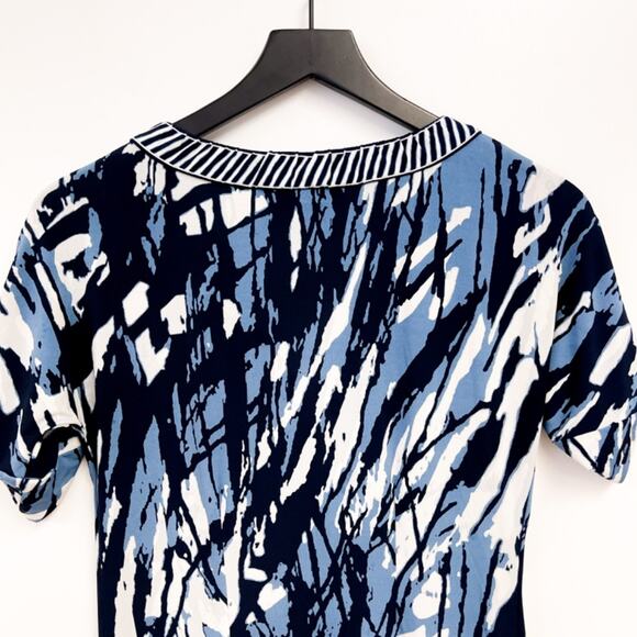 BCBGMaxAzria | Koe V-Neck Printed Stretchy Shift Dress Blue | XS - Picture 10 of 12